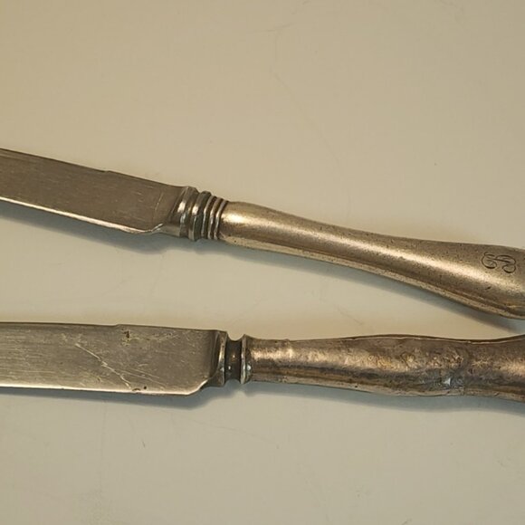 A pair of : 1 Birks Sterling , 1 no name Flatware Knives - Picture 1 of 2